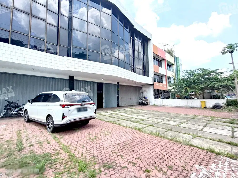 KANTOR DAN GUDANG LUAS DEKAT PASAR BESAR DAN ALUN ALUN KOTA MALANG