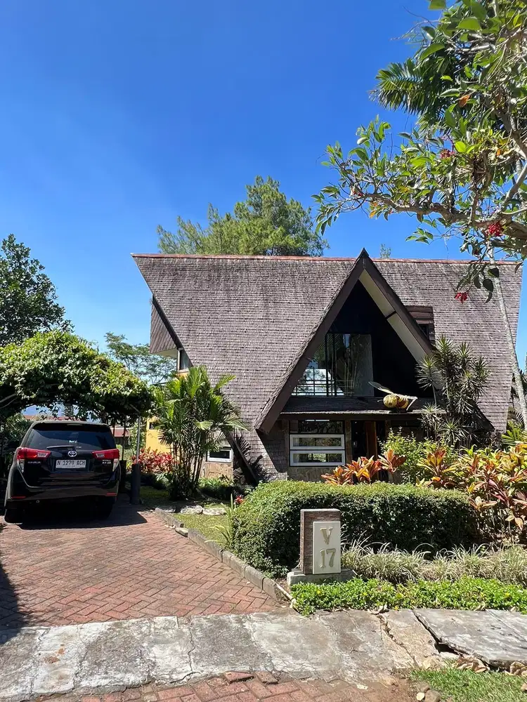 VILLA DI KLUB BUNGA BATU - MALANG