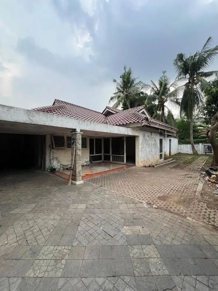 RUMAH LAMA HITUNG TANAH DALAM KOMPLEKS & DEKAT KE KEMANG RAYA