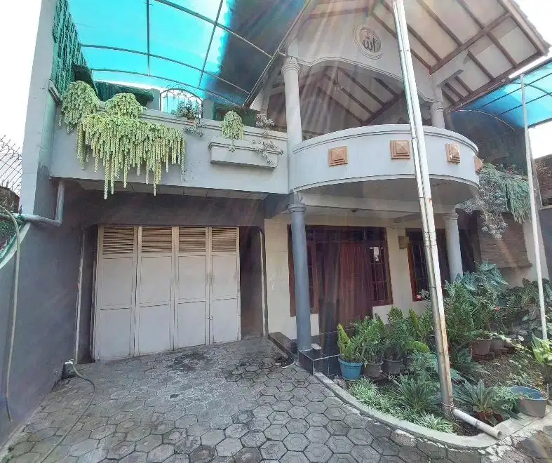 Rumah siap huni di pusat kota Bandung