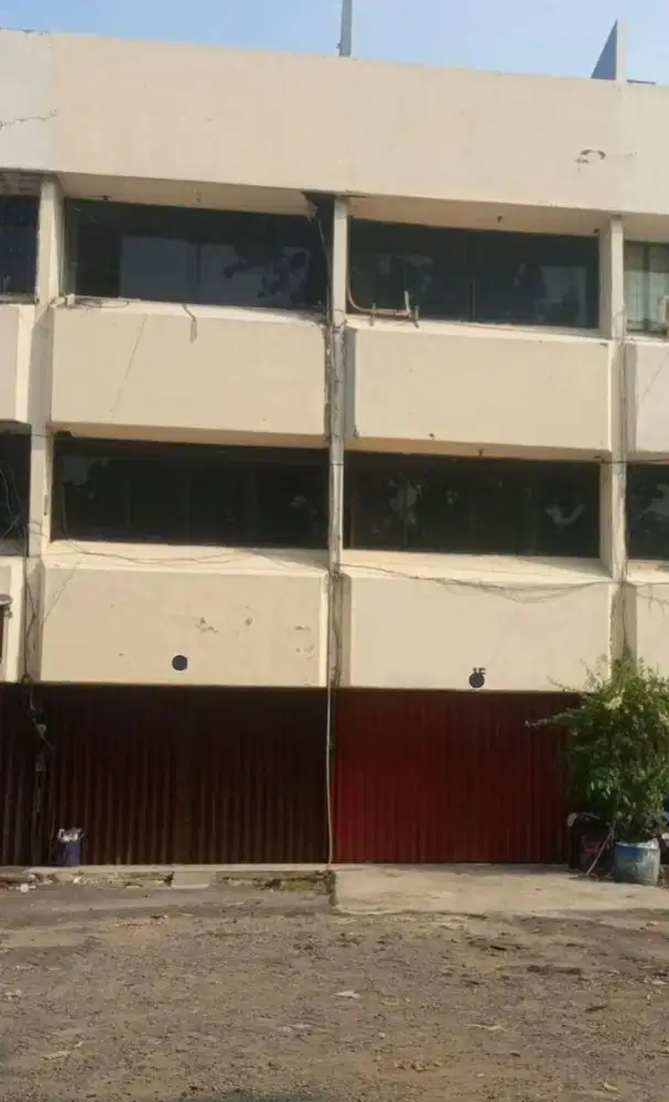 Di Sewakan Ruko 3 Lantai  Strategis di Duren Sawit, Jakarta Timur