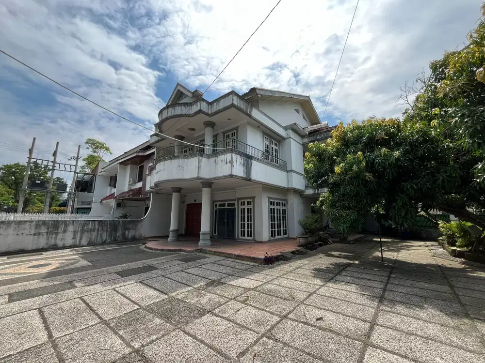 Dijual Villa Hook JL Kapten Pattimura