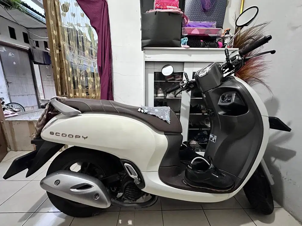 Honda scoopy prestige white 2023 KM 4000 an