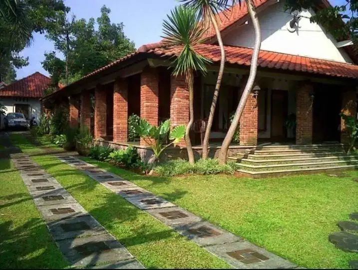 DIJUAL RUMAH KLASIK DI BANYUMANIK, SEMARANG