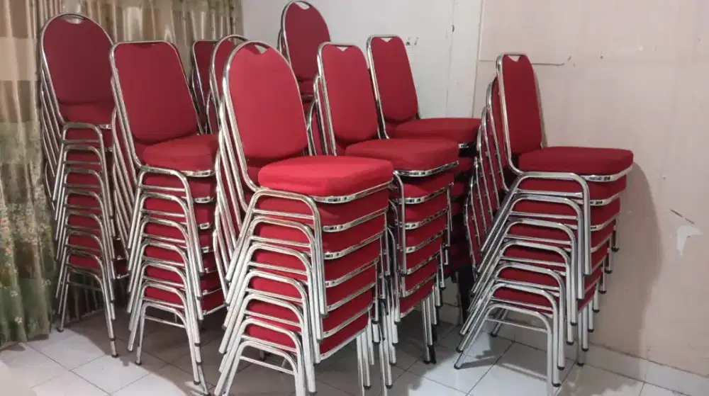 Dibeli terus kursi susun/kurai kantor bekas