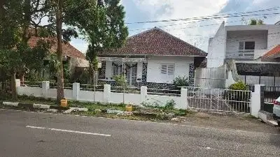 Turun Harga - Rumah hitung tanah dikawasan komersial Cilaki dekat Supratman Bandung