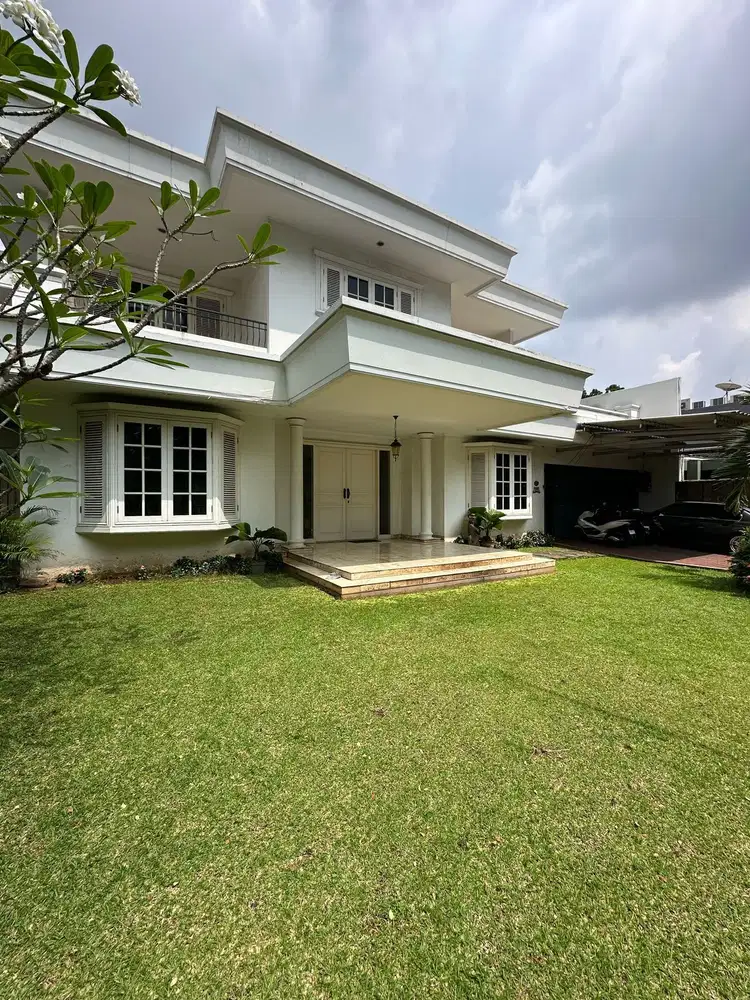 FOR SALE SIMPRUG GOLF RUMAH TERAWAT SIAP HUNI ROW JALAN LEBAR