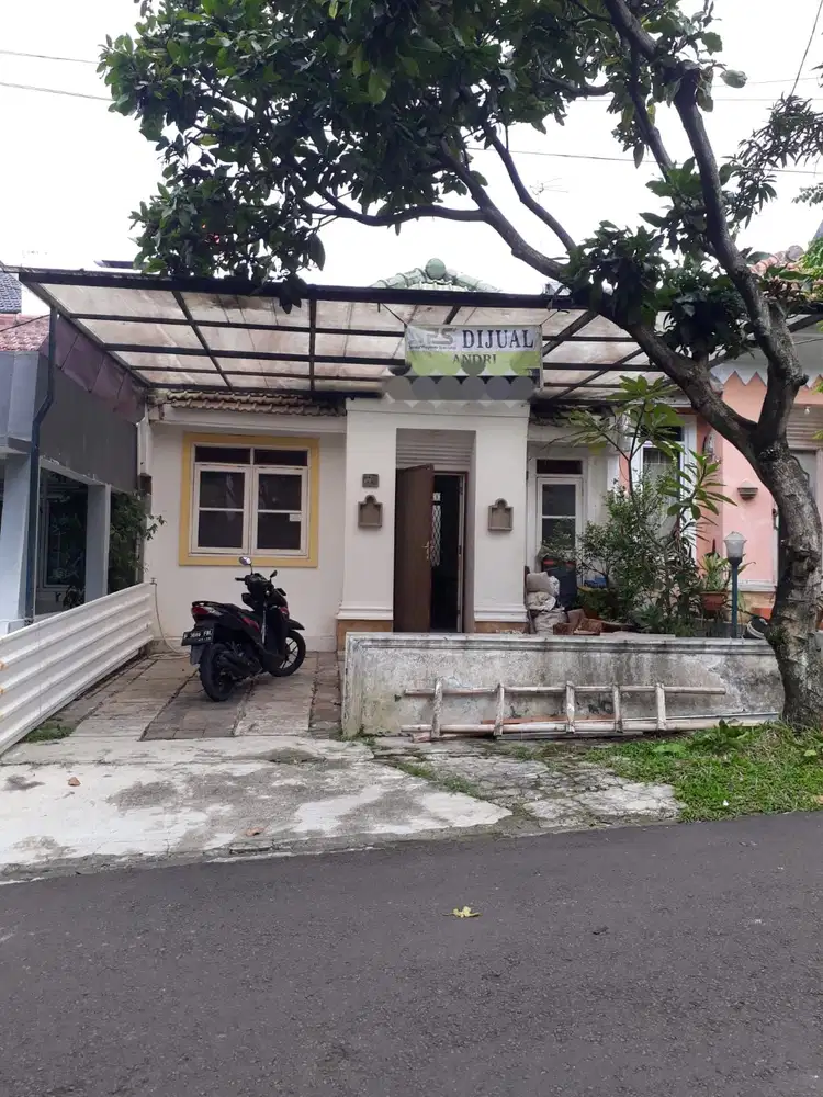 Di jual cepat rumah di Sentul city