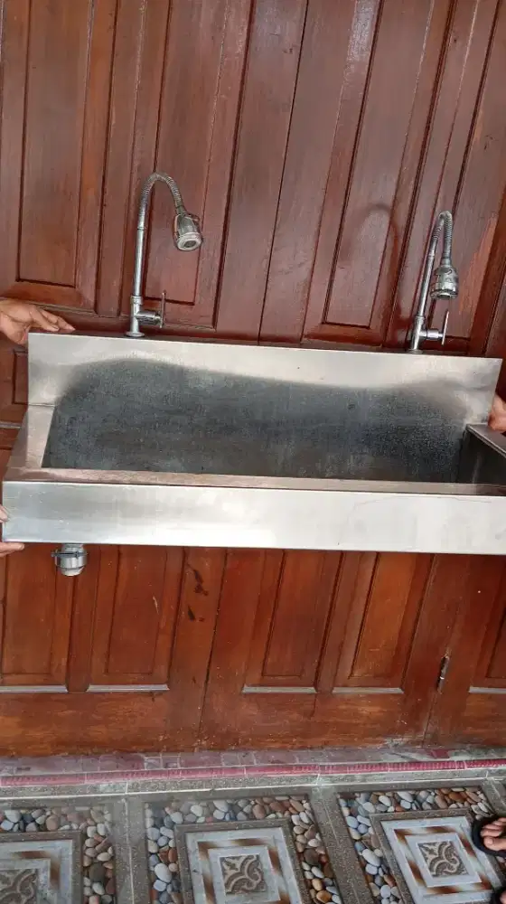 Dibeli terus meja westafel/sink bekas resto anda