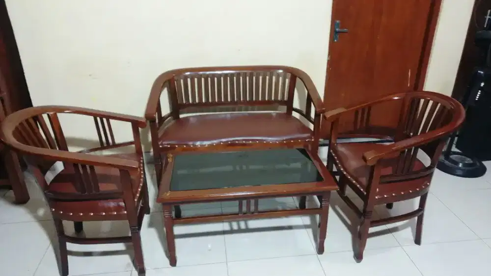 Dibeli tinggi kursi tamu bekas anda