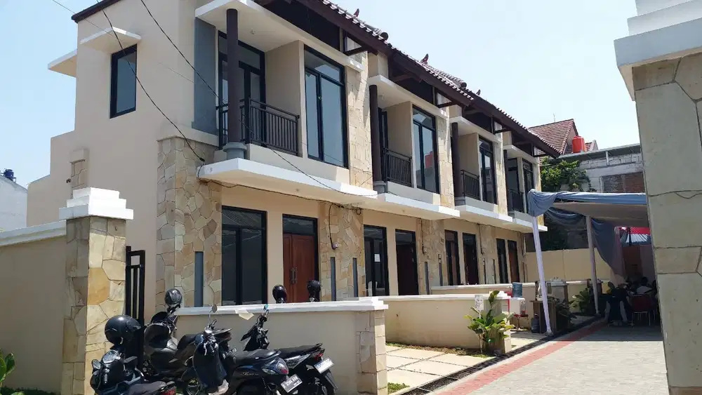 Rumah modern ekslusif model tropical di Arcamanik Bandung.Strategis