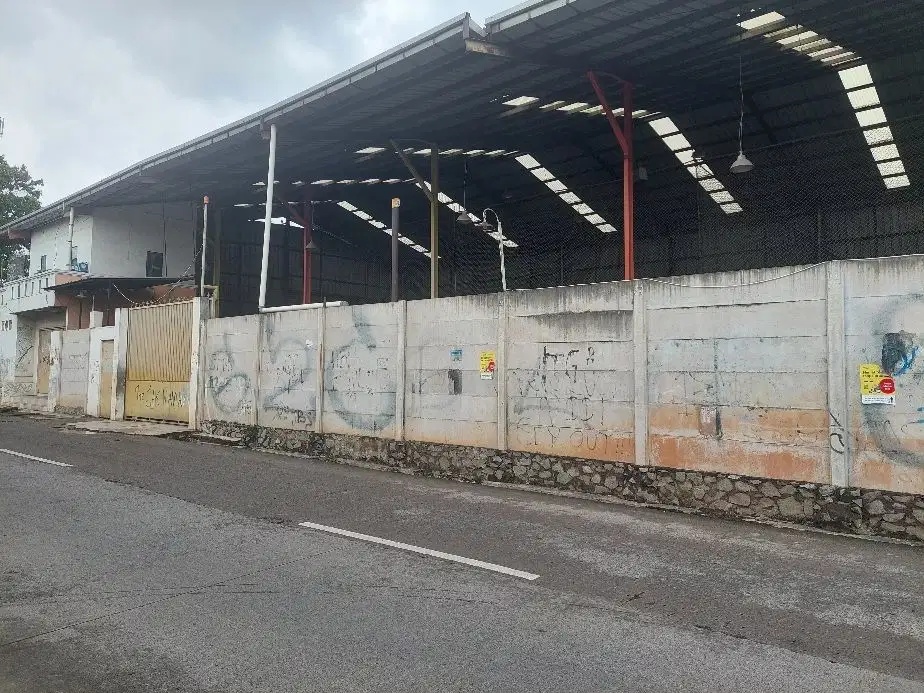 Disewakan Bangunan Lapangan Futsal Bekasi