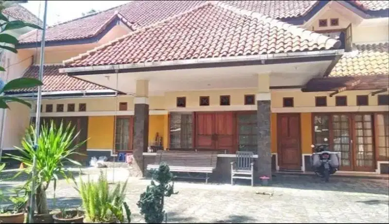 Jual rumah LUAS lokasi PREMIUM dekat KAMPUS UNISBA  ITB UNPAD Bandung
