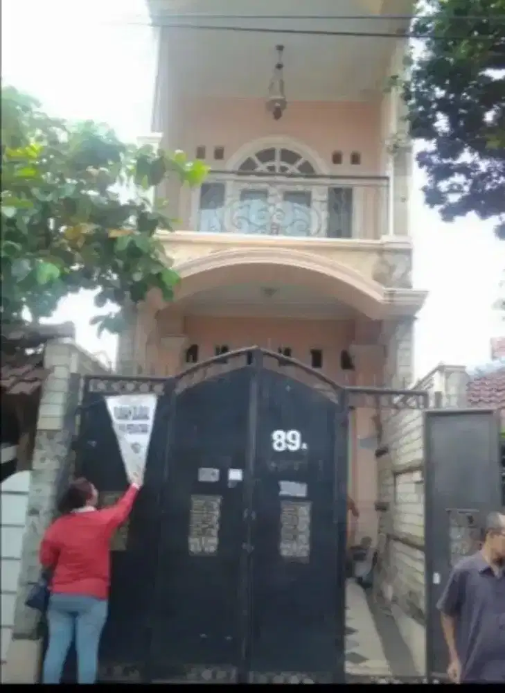 Dijual rumah kokoh 2 lantai pinggir jalan akses mbl condet jaktim