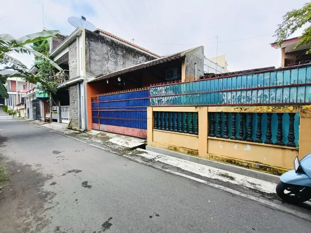 Rumah induk dan kos 20 kamar dekat kampus Karangasem solo