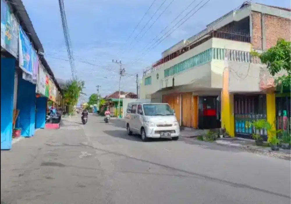 Ruko sumber jalan Kahuripan 281Mt, 2 Lantai, Banjarsari, Solo