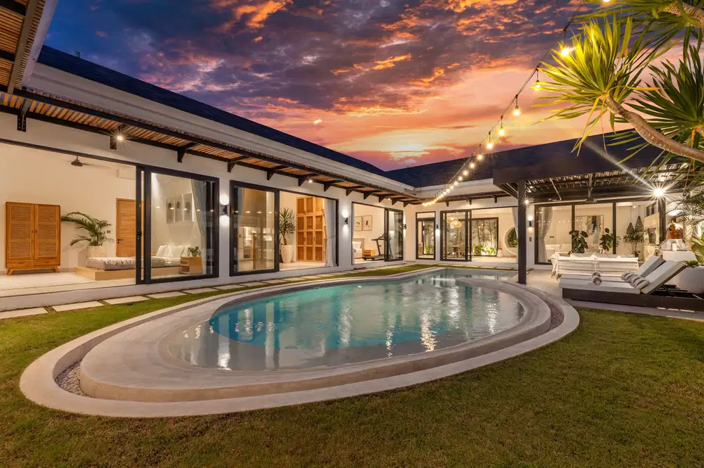 RESORT-STYLE VILLA WITH POOL AND ENTERTAINING AREA IN PERERENAN