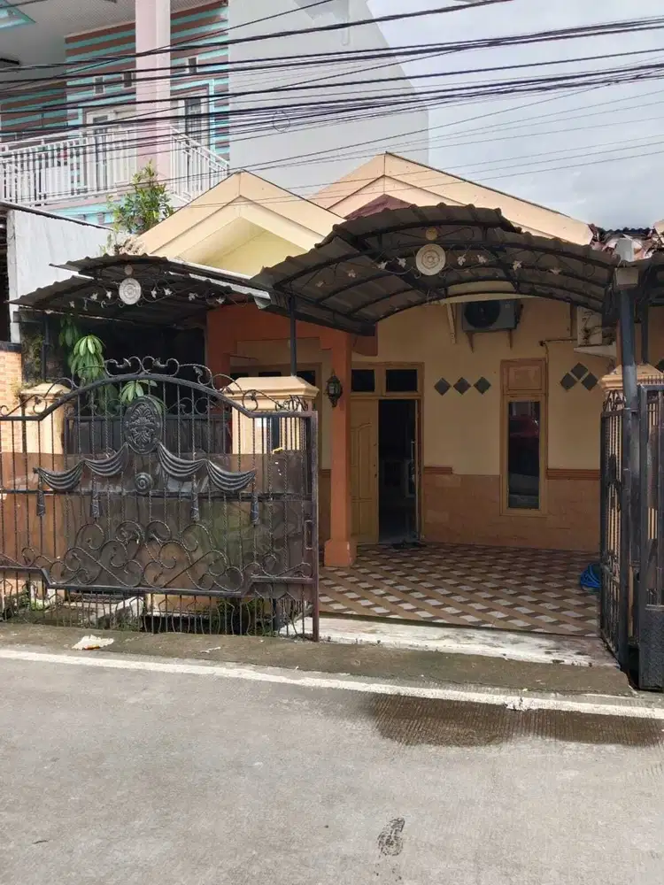 Rumah 2 Lantai Tengah Kota di Tamalate, Makassar
