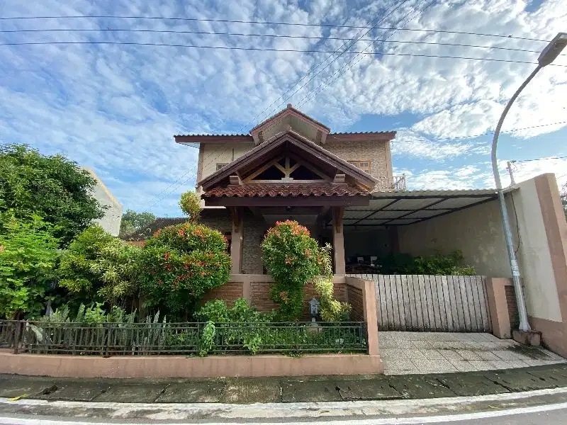 Rumah Mewah Estetik 2 Lt Dekat IHS Colomadu KRA