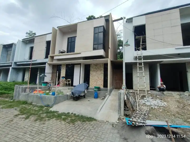 RUMAH BARU, READY DI  BANYUMANIK SEMARANG.