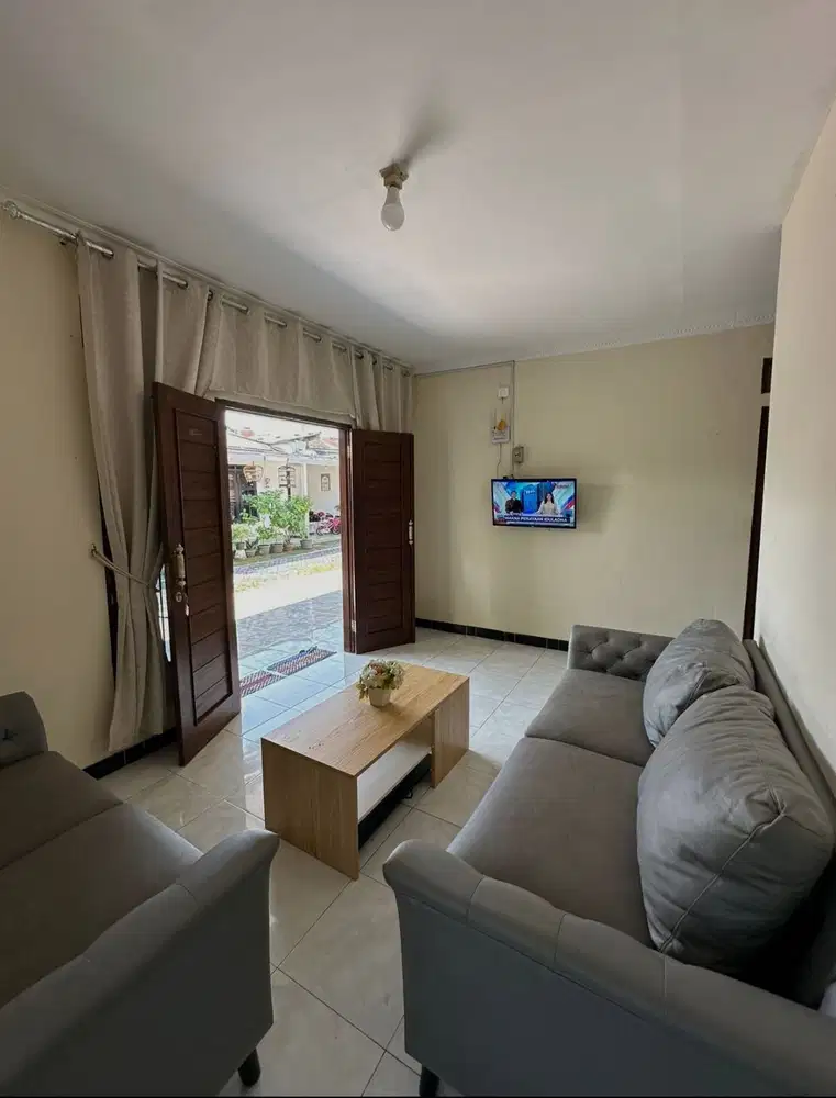 STRATEGIS DIKAWASAN JAKAL KM 7!! RUMAH SIAP HUNI FULL FURNISH!!