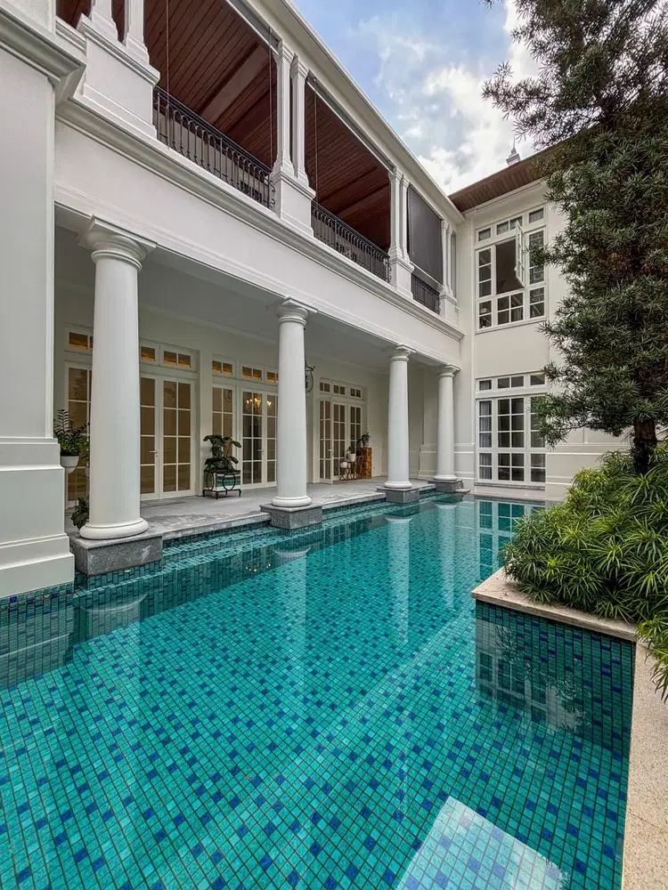 RUMAH MEWAH EKSKLUSIF, DESAIN MODERN CLASSIC, SUPER STRATEGIS