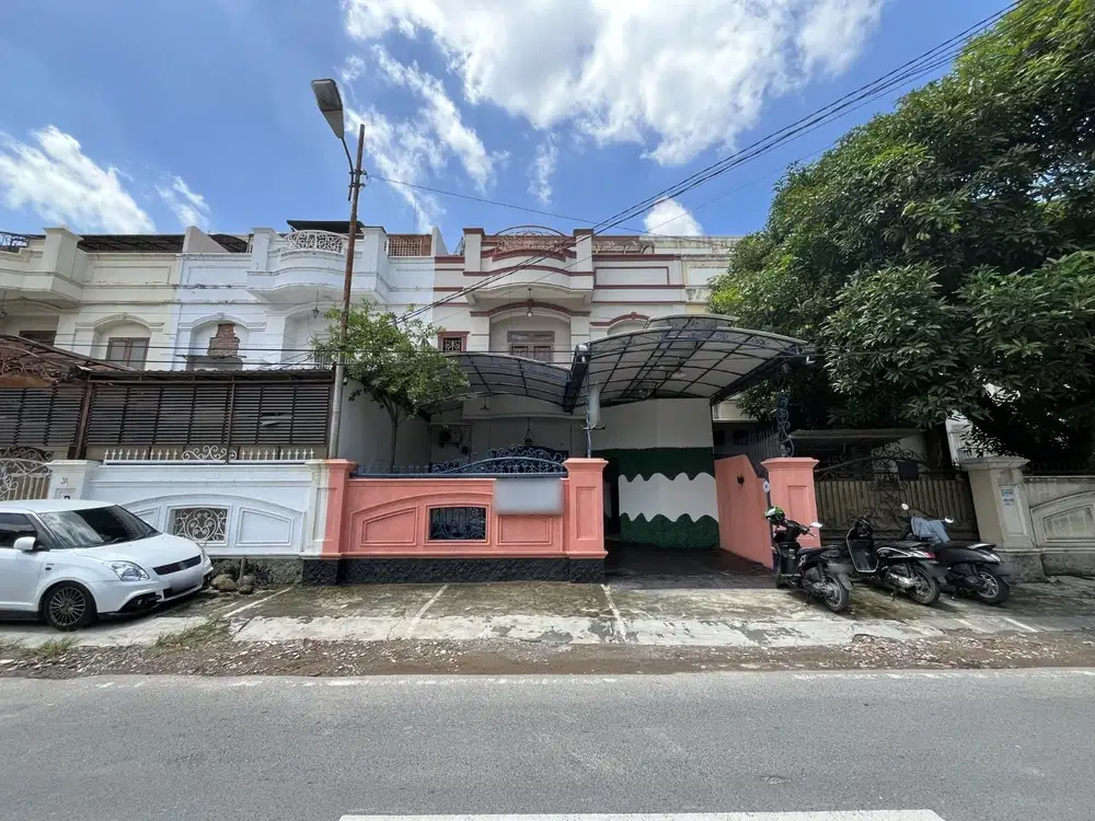 Villa di jalan Nyak Makam Patimura daerah Medan Baru