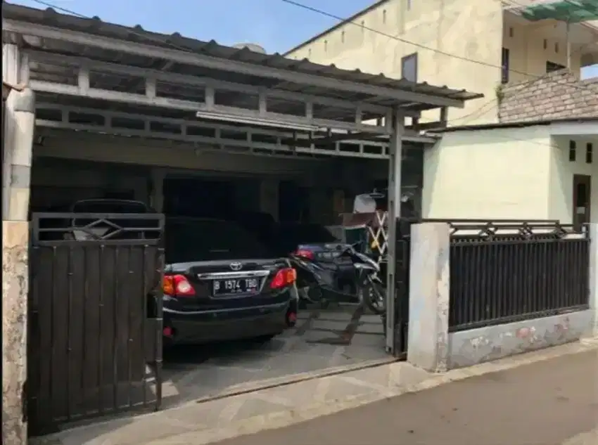 Dijual rumah luas siap huni, 2 lantai akses mbl balekambang condet