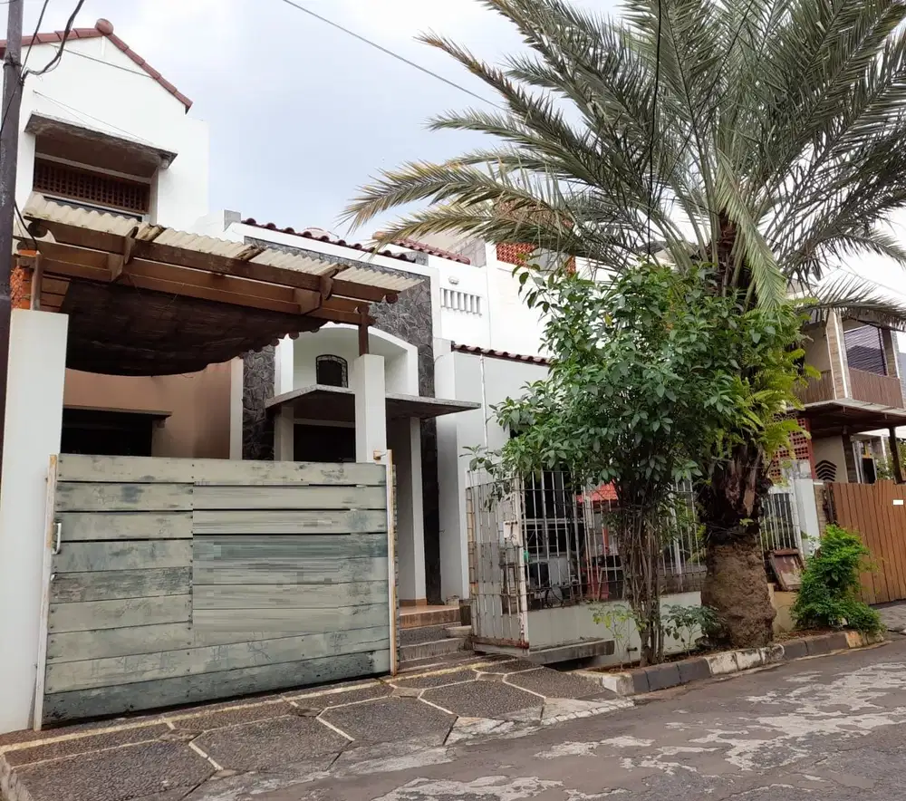 Dijual Rumah 2 Lantai di Jakapermai