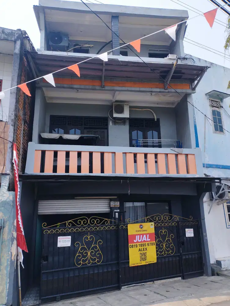 Rumah 3 Lantai Pinggir Jalan di Rawabadak Jakarta Utara