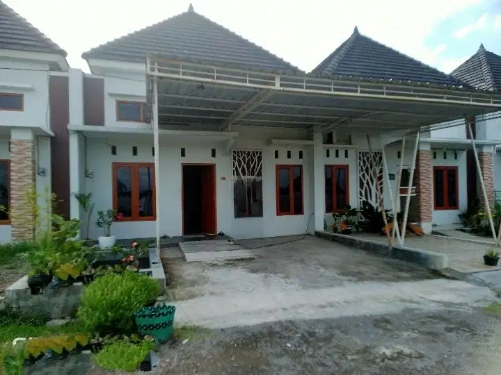Rumah terawat plus furnish siap huni solobaru