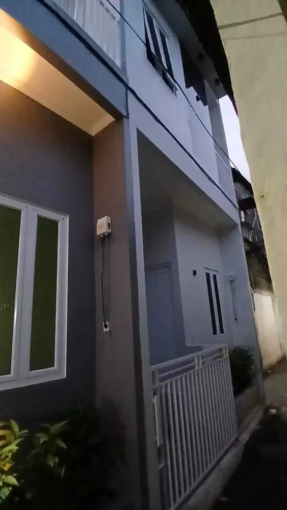 Rumah bagus baru 2 lt akses motor dekat  sekali dr raya condet