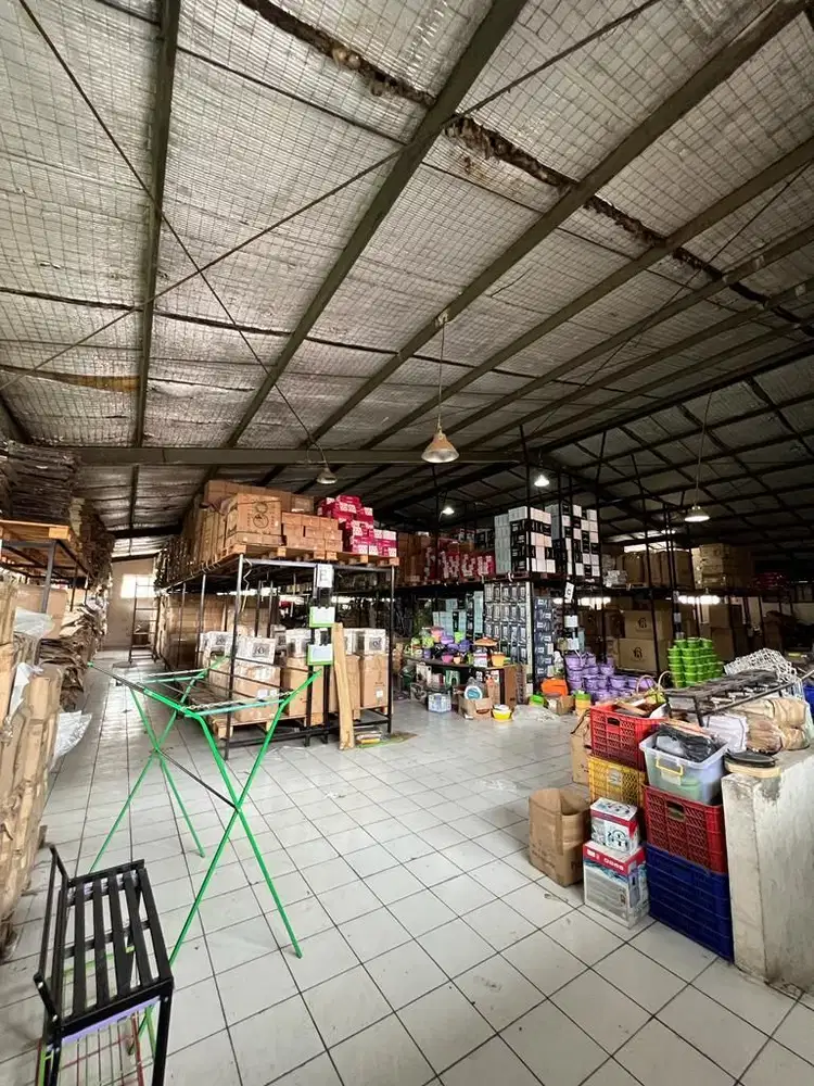 Dijual Gudang Siap Pakai di Caringin Posisi Depan