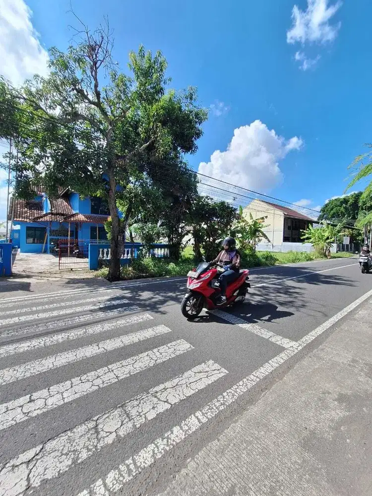 Rumah strategis tepi jalan area Godean