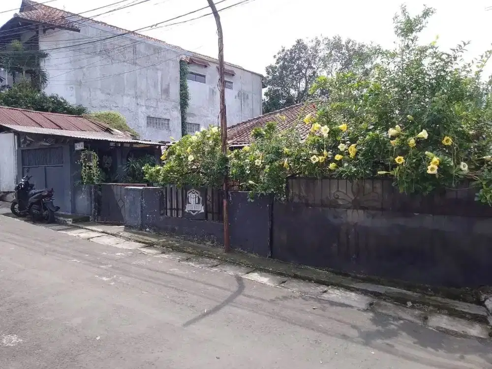 Rumah Hitung Tanah Sekeloa Lokasi Strategis Cocok untuk Usaha/Bisnis