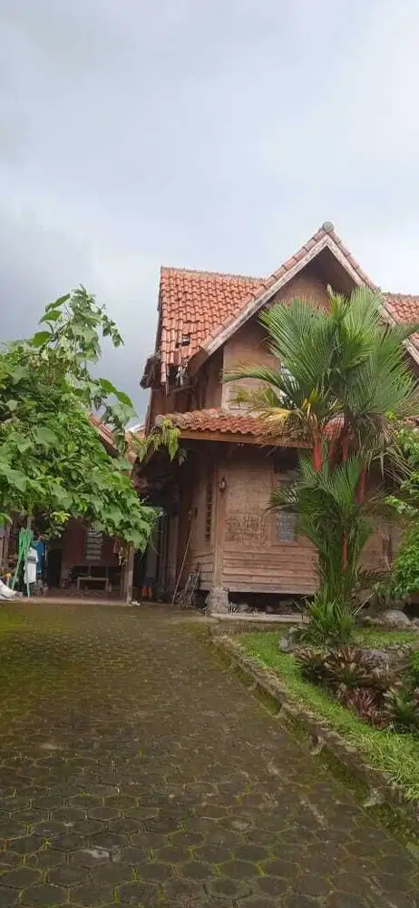 Dijual tanah beserta bangunan vila di Puncak, Pacet Cianjur