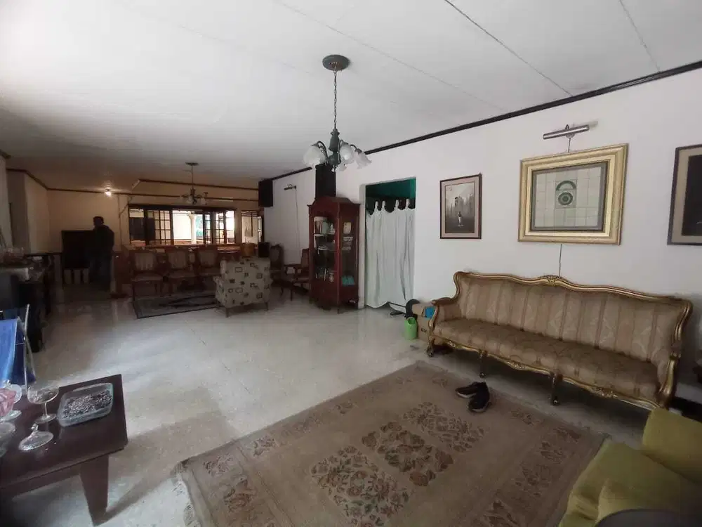 Rumah Mewah & Luas di Jl. Cimanuk – Lokasi Super Strategis Harga Murah