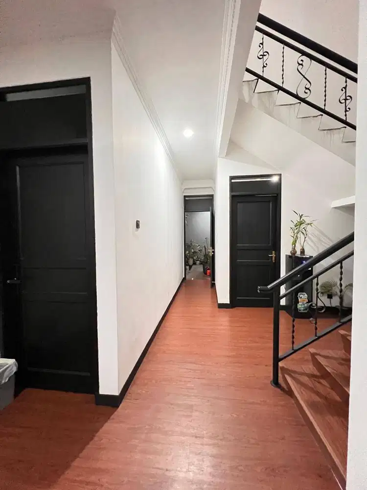 Rumah bergaya american classic di Sayap Riau