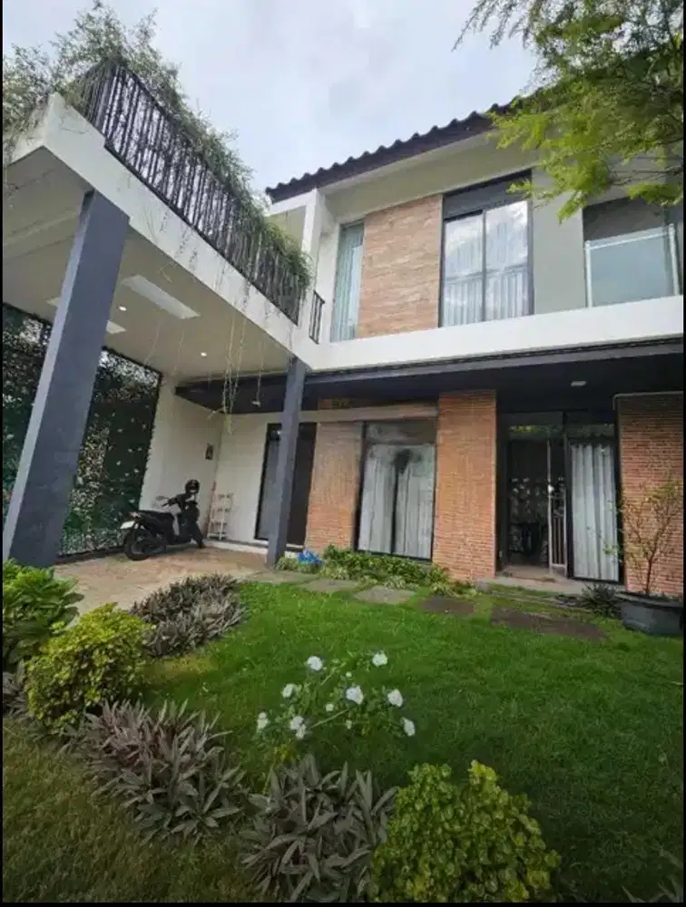 FURNISHED , tatar LOKACITRA  sangat terawat dekat taman