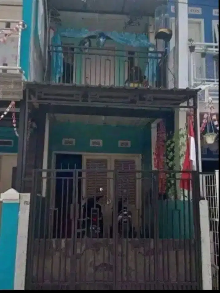 Di jual cepat rumah 2 lantai ditengah kota Bandung