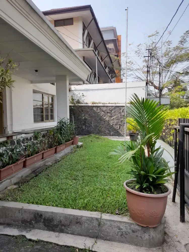 RUMAH KOKOH MINIMALIS FURNIHSED LOKASI JLN UTAMA KOTA BANDUNG