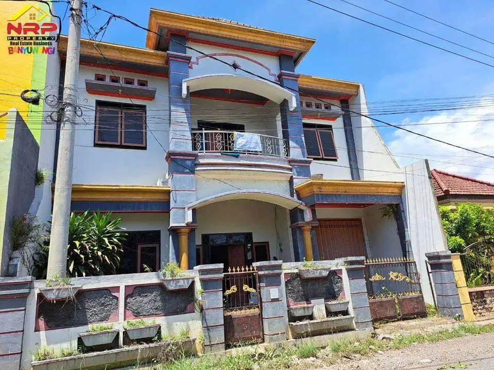 Dijual Rumah Megah 2 Lantai di Simpang 4 Jl. Kepiting - Banyuwangi