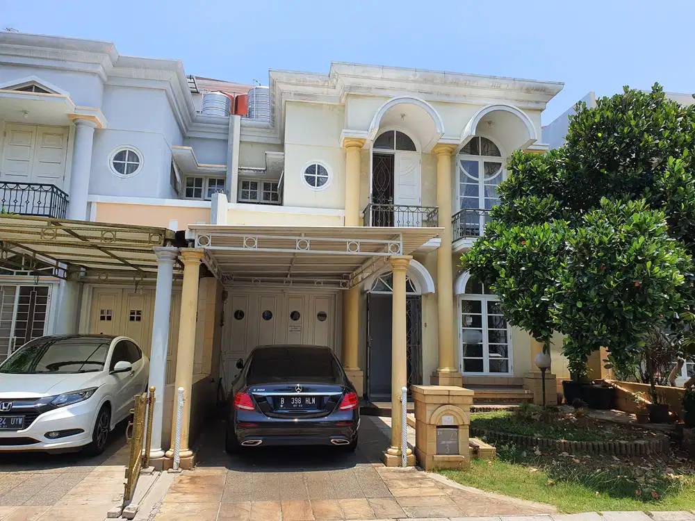 Disewakan Rumah Gading Riviera, 2 lantai semi-furnish. Kelapa Gading.
