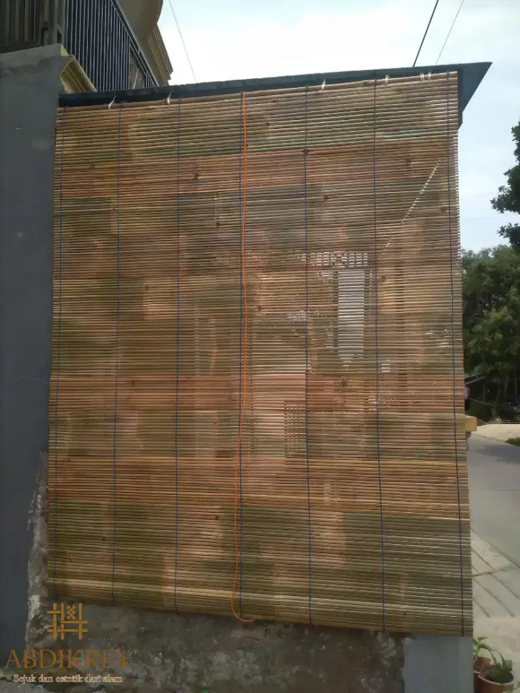 Tirai Bambu Tahan Hujan – Cocok untuk Saung & Teras