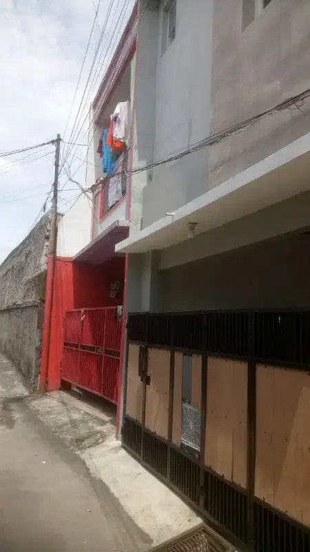 Dijual rumah 2 lantai bagus siap huni akses mobil bebas banjir Condet