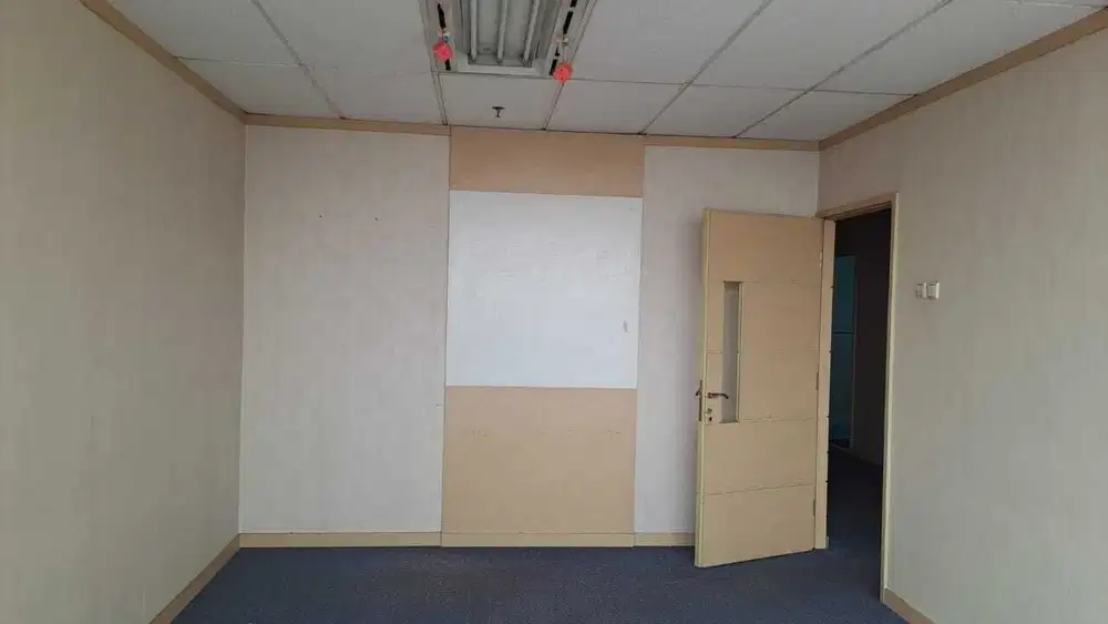 DISEWAKAN OFFICE PARTISI DI WISMA SLIPI