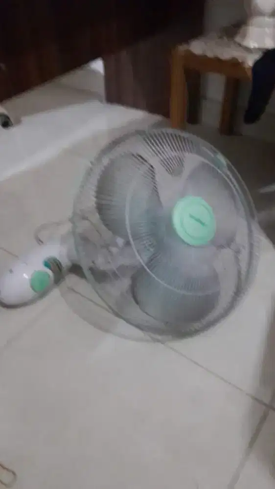 Kipas angin dinding 16 maspion