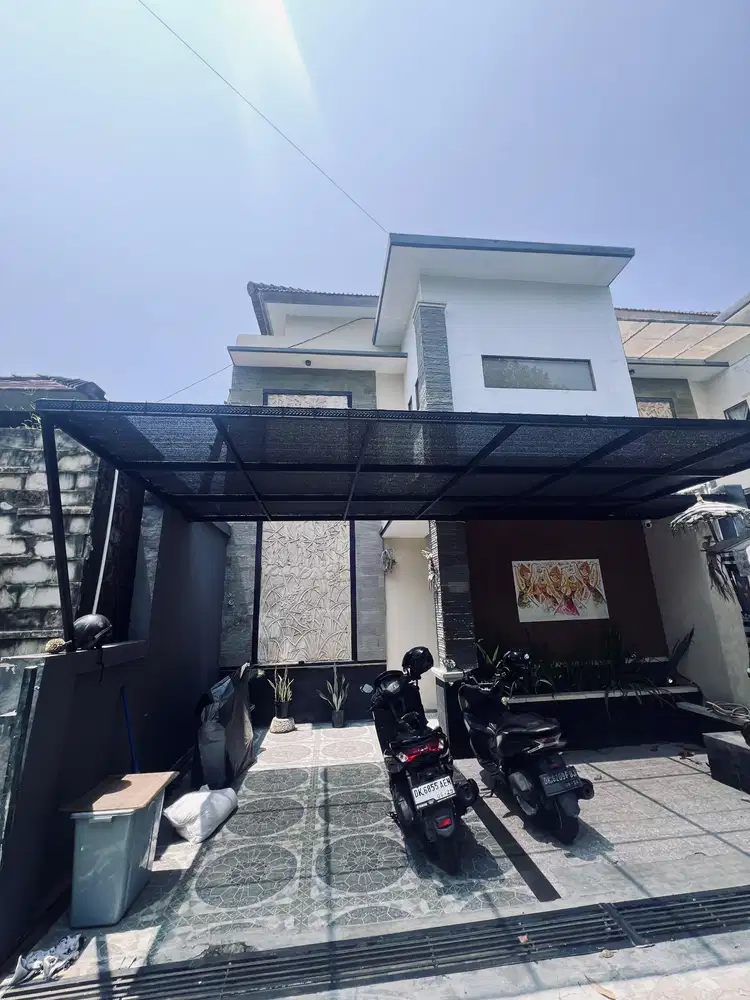 dijual rumah lantai 3 sibang gede