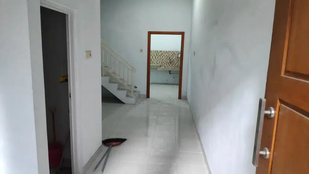 Dijual Rumah Dekat Pasar Pagi 3.5 x 12 Dengan 3 Lantai Harga Termurah