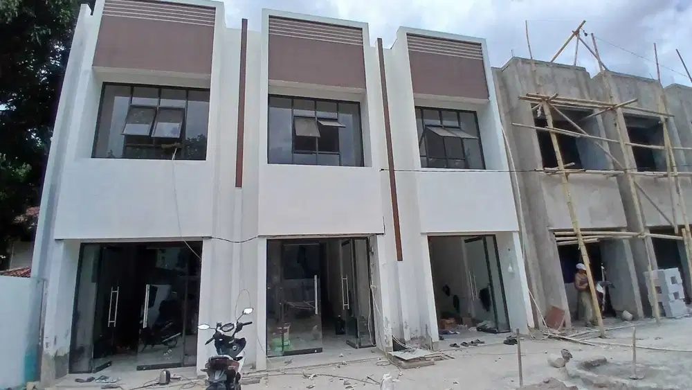 RUKO BARU BAGUS 2,5 LANTAI AKSES JALAN RAYA 2 MBL CONDET JAKTIM
